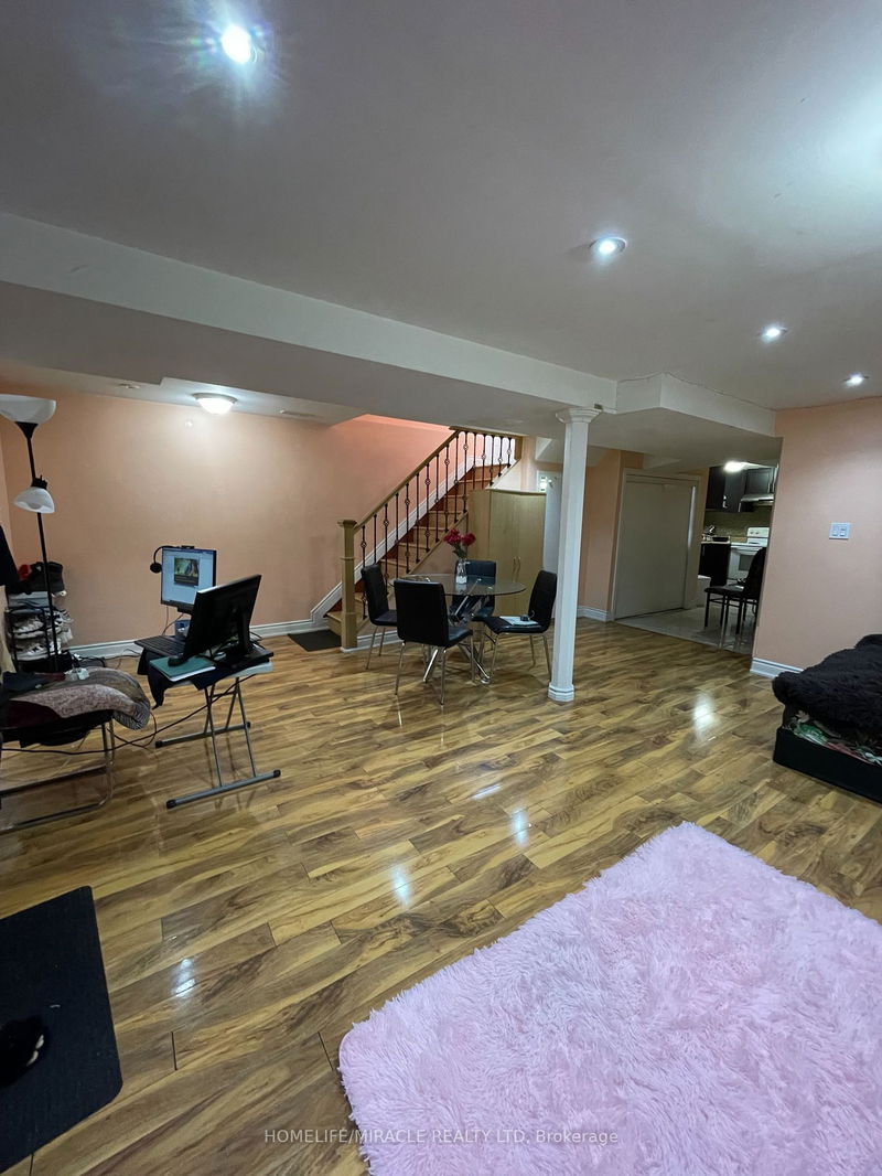 3729 Crabtree Cres  Mississauga, L4T 1S7 | Image 35