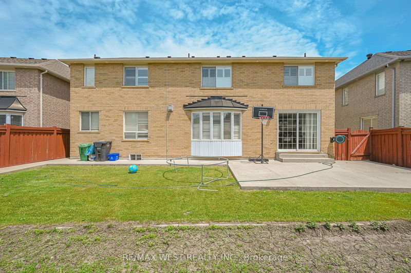 20 Crocker Dr  Brampton, L6P 1M7 | Image 38