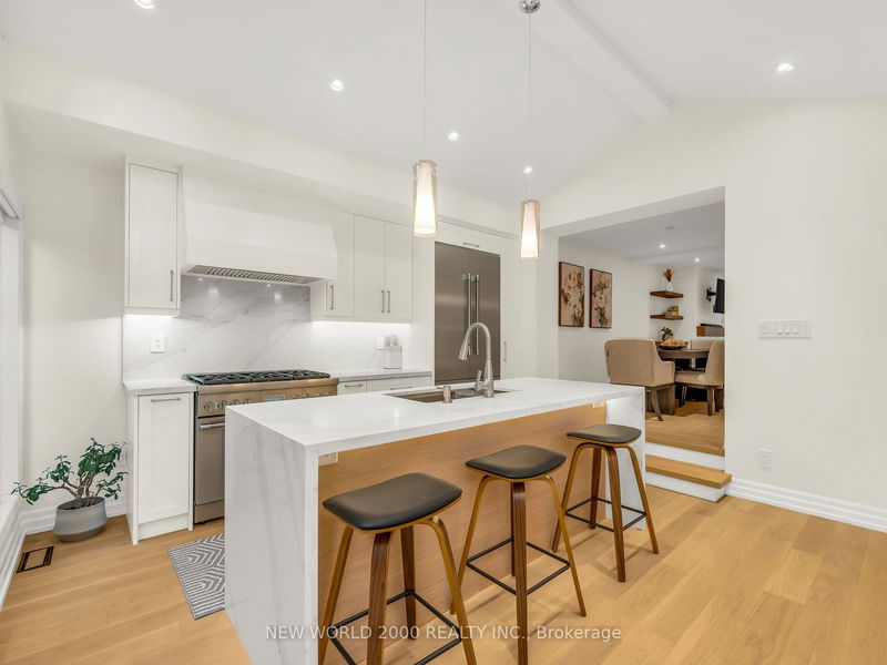 32 Edwalter Ave  Toronto, M8Y 1Z3 | Image 12