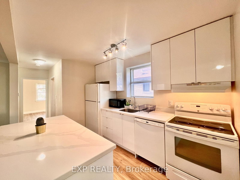 158 Hallmark Ave, Toronto, M8W 4K8 | Image 2