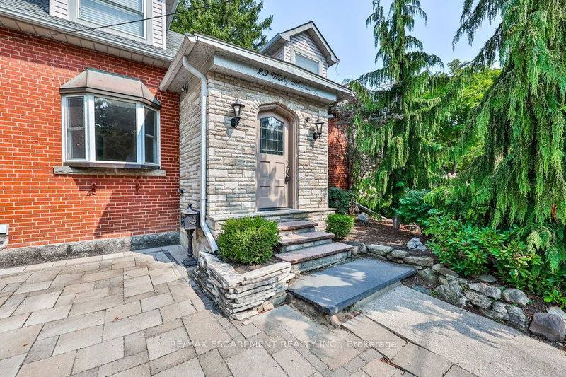 29 Wesley Ave  Mississauga, L5H 2M6 | Image 1