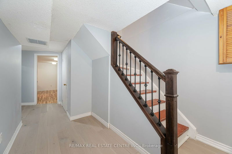 5 Wray Crt  Toronto, M9V 4K4 | Image 12