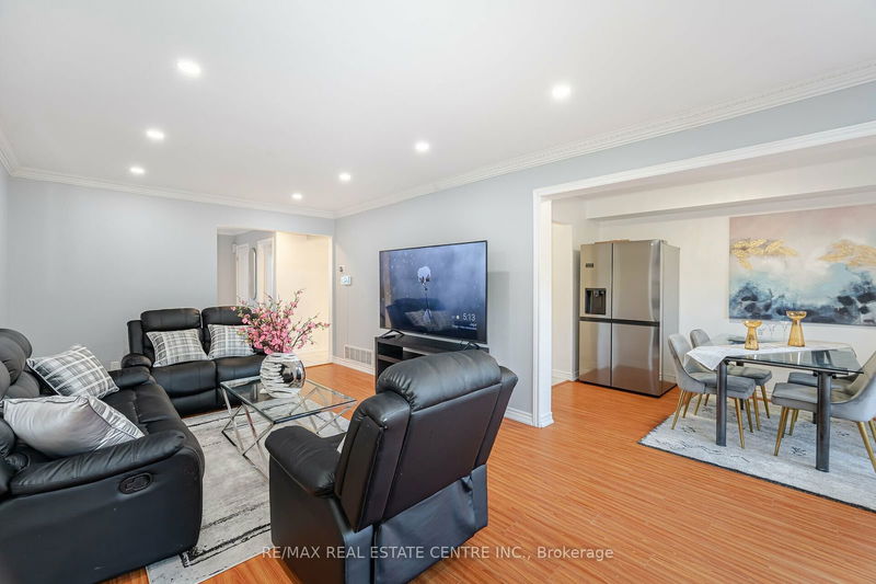 5 Wray Crt  Toronto, M9V 4K4 | Image 5