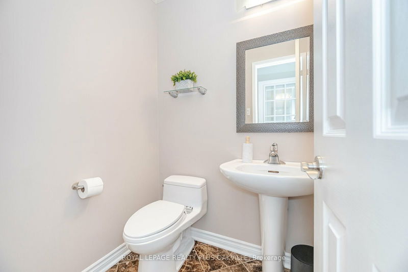 2128 Wincanton Cres  Mississauga, L5M 3E1 | Image 16