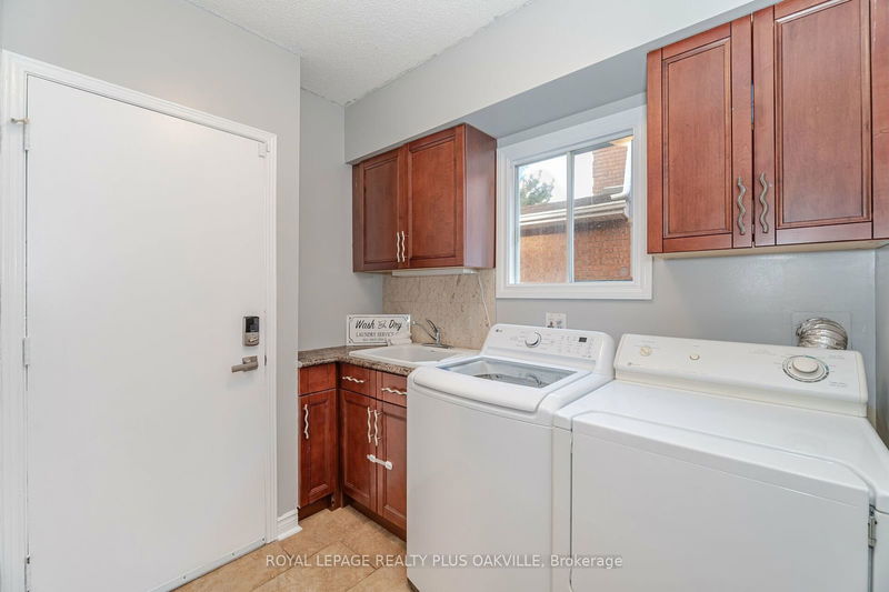 2128 Wincanton Cres  Mississauga, L5M 3E1 | Image 17