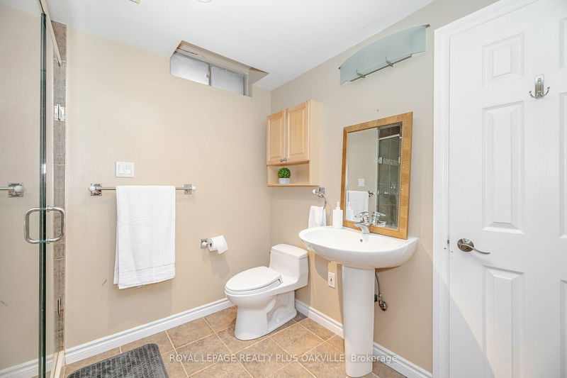 2128 Wincanton Cres  Mississauga, L5M 3E1 | Image 36