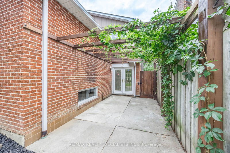 30 Winterfold Dr  Brampton, L6V 3T2 | Image 35