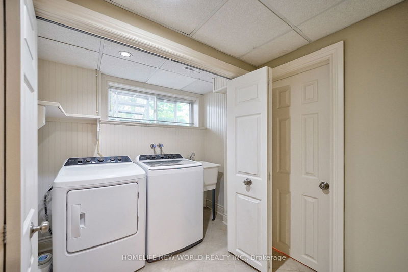 1386 Hixon St  Oakville, L6L 1R7 | Image 34