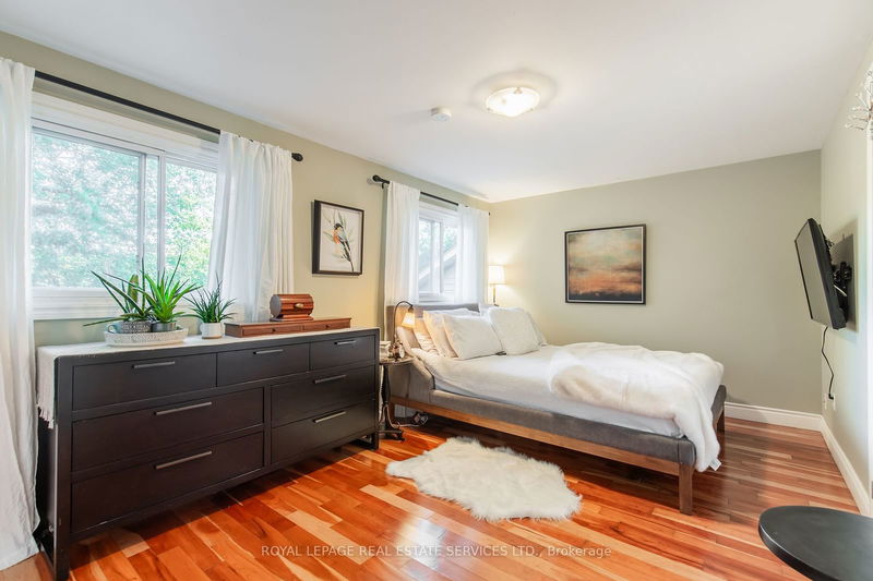 108 Chalmers St  Oakville, L6L 5P4 | Image 20