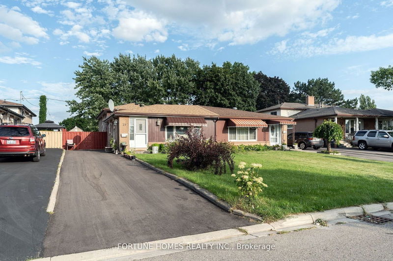 29 Doncaster Dr  Brampton, L6T 1S8 | Image 3