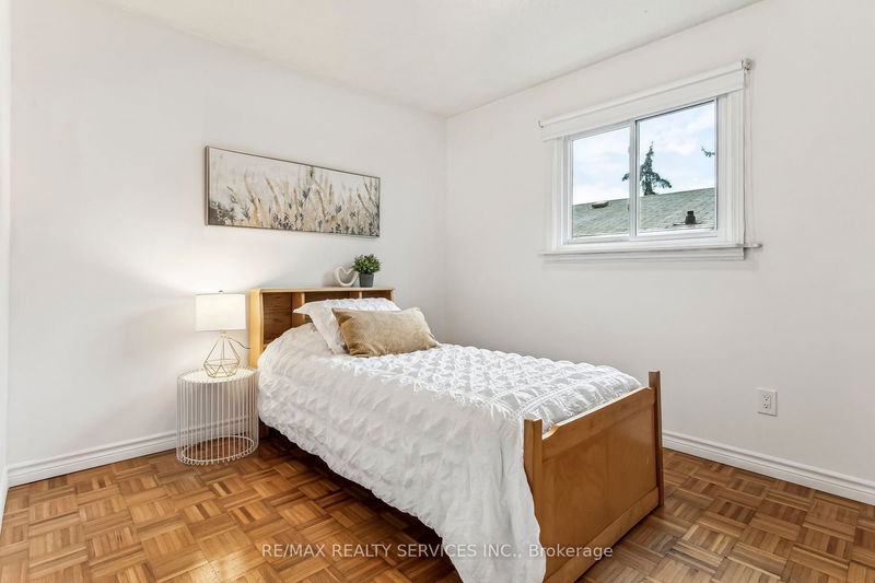 59 Lionshead Lookout   Brampton, L6S 3X3 | Image 9