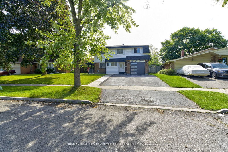 384 Lolita Gdns  Mississauga, L5A 2A9 | Image 2