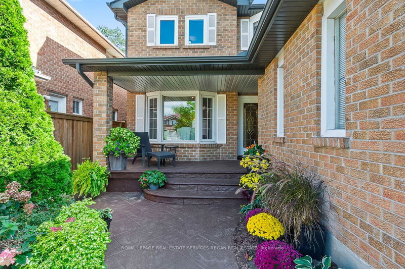 1266 Dexter Cres  Mississauga, L5G 4R7 | Image 2