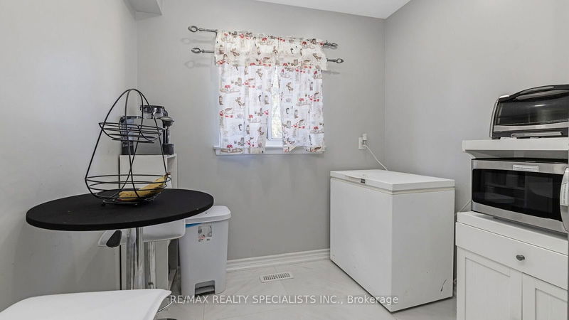 147 Fleetwood Cres  Brampton, L6T 2E6 | Image 14