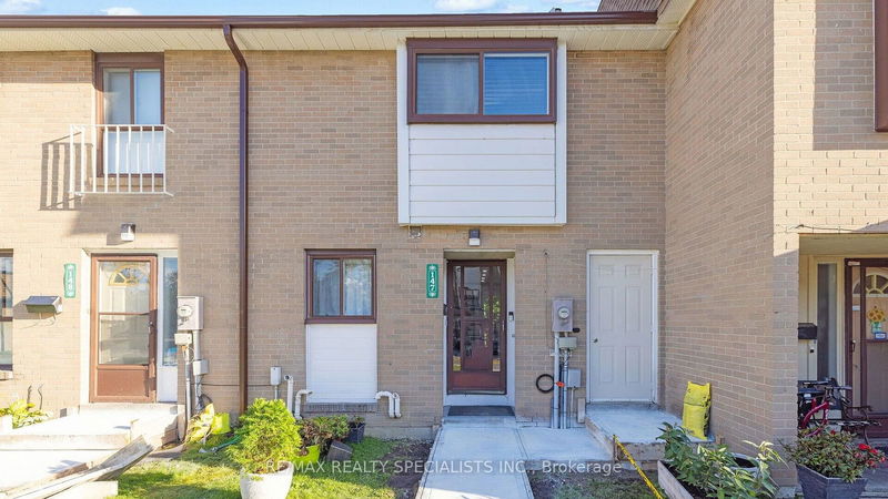 147 Fleetwood Cres  Brampton, L6T 2E6 | Image 2