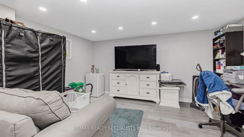 147 Fleetwood Cres  Brampton, L6T 2E6 | Image 35