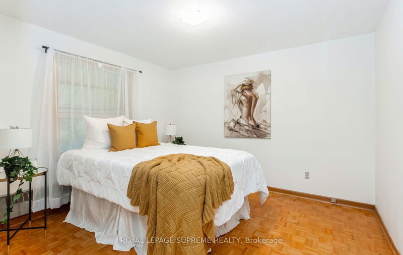 34 Woodgate Dr W Toronto, M6N 4W3 | Image 20