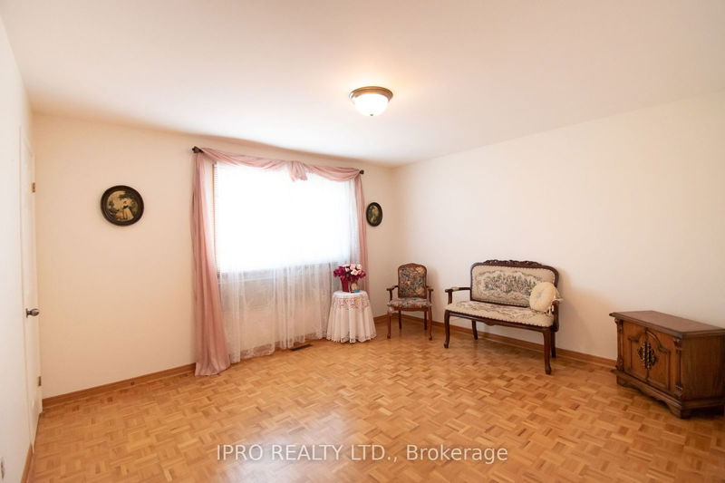 646 Bookham Cres  Mississauga, L4Z 1T9 | Image 11