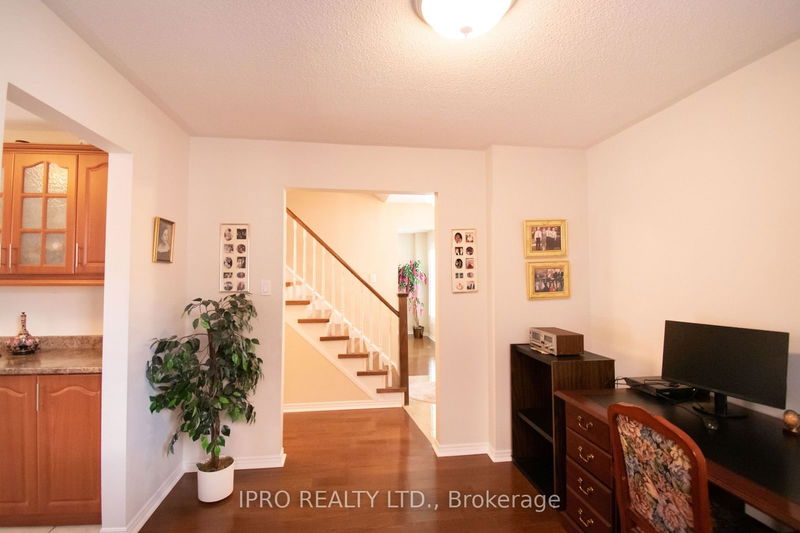 646 Bookham Cres  Mississauga, L4Z 1T9 | Image 16