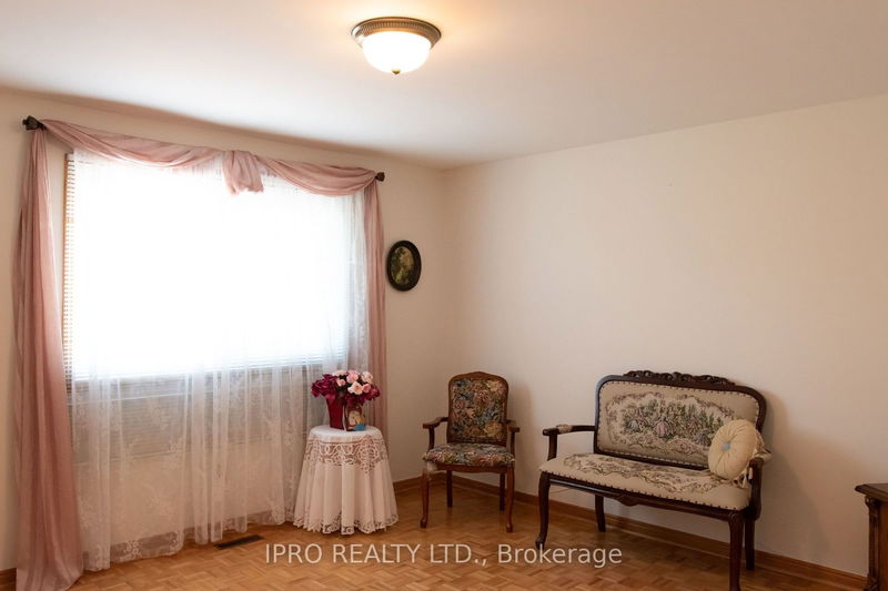 646 Bookham Cres  Mississauga, L4Z 1T9 | Image 6