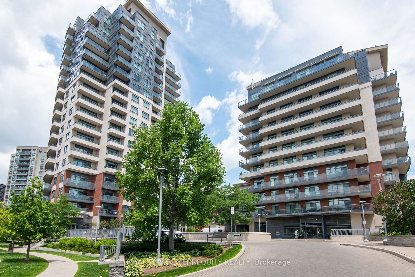 Building in 35 Fontenay Court