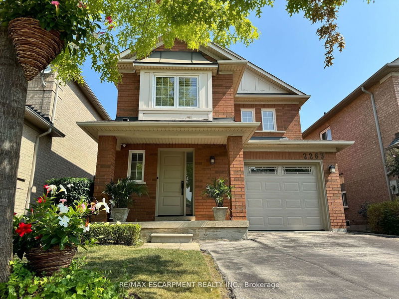 home for lease on 2263 Elmside Crescent