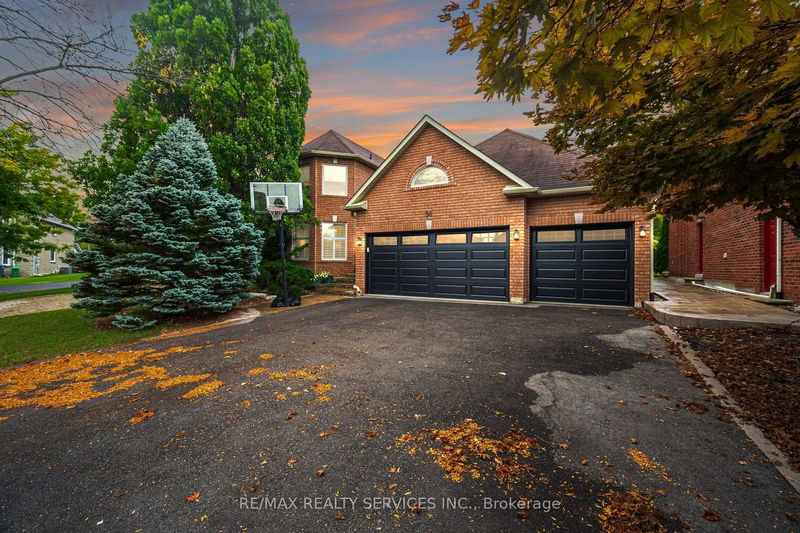 34 Casper Cres  Brampton, L6W 4N2 | Image 2