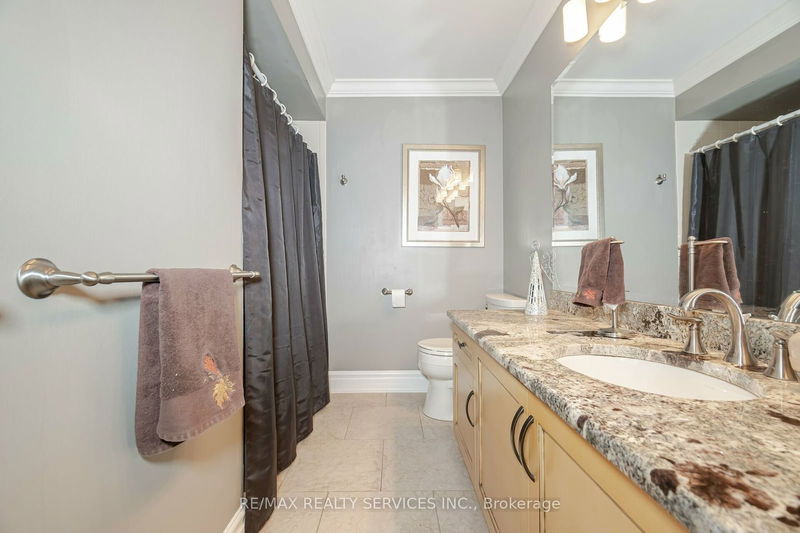 34 Casper Cres  Brampton, L6W 4N2 | Image 32