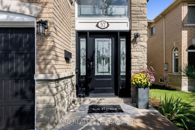 37 Summer Valley Dr  Brampton, L6Z 4V3 | Image 2