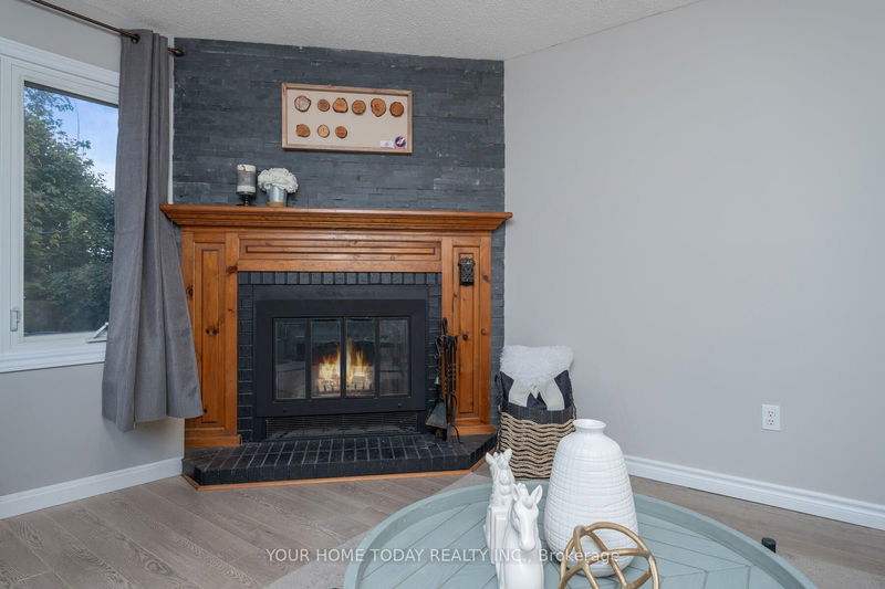 42 McKinnon Ave  Halton Hills, L7G 5H4 | Image 12