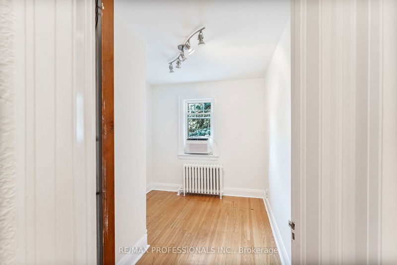 61 Methuen Ave  Toronto, M6S 1Z7 | Image 16