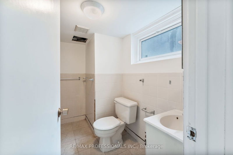 61 Methuen Ave  Toronto, M6S 1Z7 | Image 30