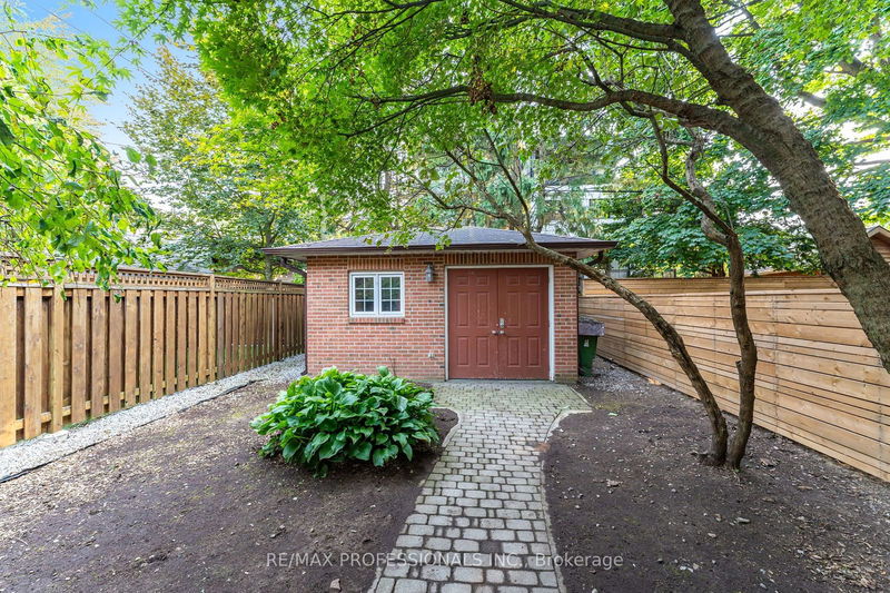 61 Methuen Ave  Toronto, M6S 1Z7 | Image 32