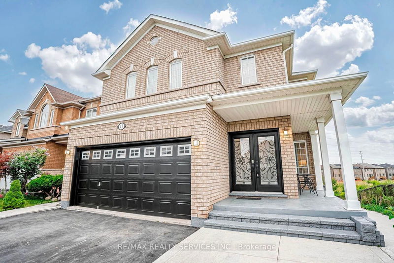 15 Roundstone Dr  Brampton, L6X 0K7 | Image 1