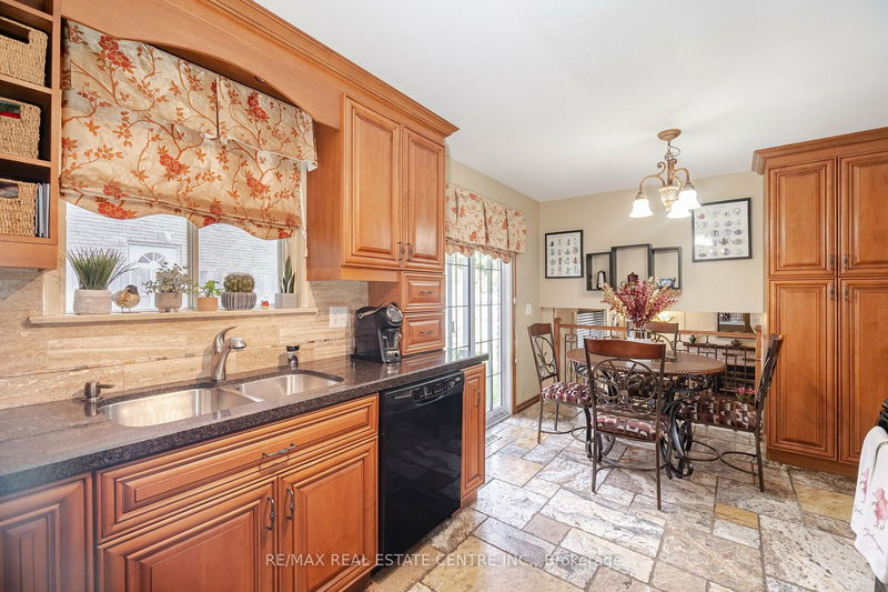 28 Jubilee Crt  Brampton, L6S 2H2 | Image 10