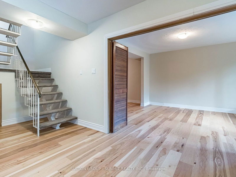 29 Stonegate Rd  Toronto, M8Y 1V8 | Image 25