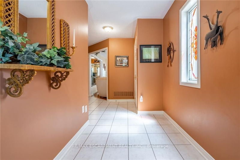 1785 Creek Way  Burlington, L7L 6R2 | Image 3