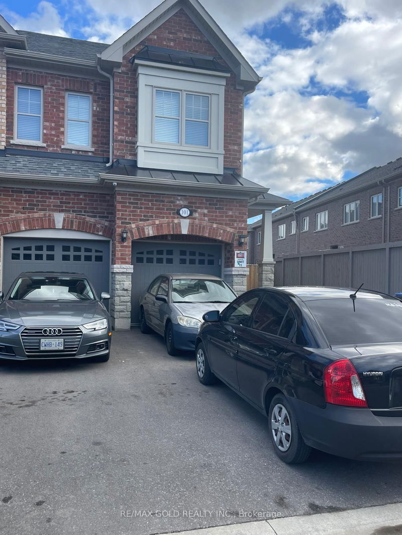 101 Finegan Circ  Brampton, L7A 4Z9 | Image 2