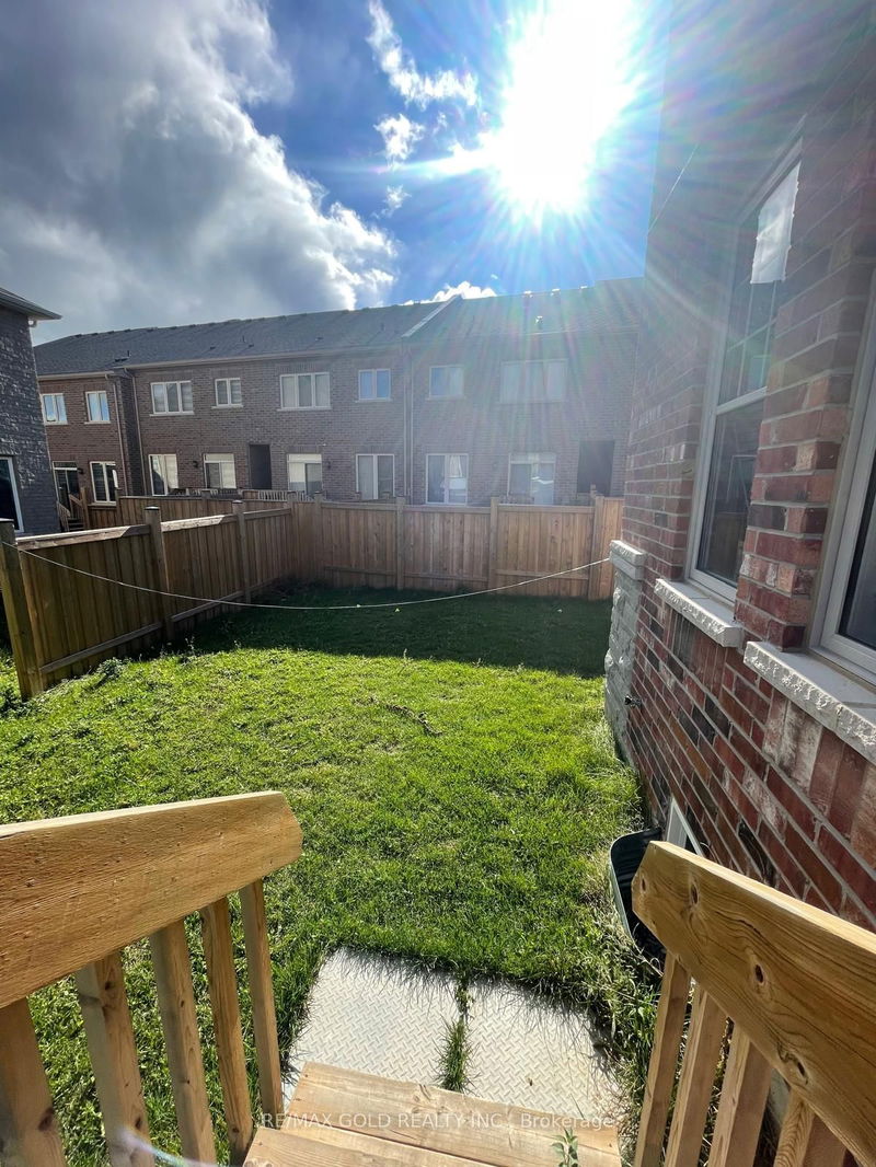 101 Finegan Circ  Brampton, L7A 4Z9 | Image 8