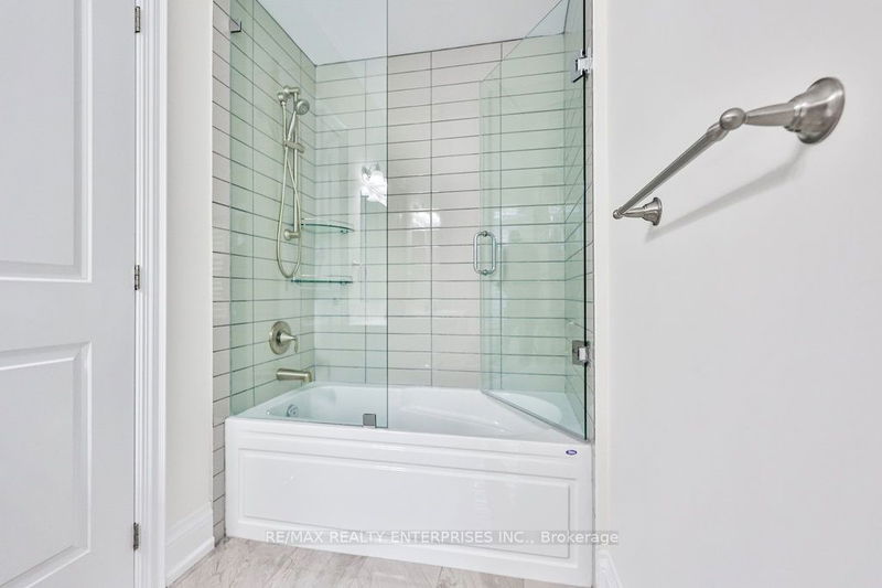 1562 Edencrest Dr  Mississauga, L5E 0A5 | Image 24