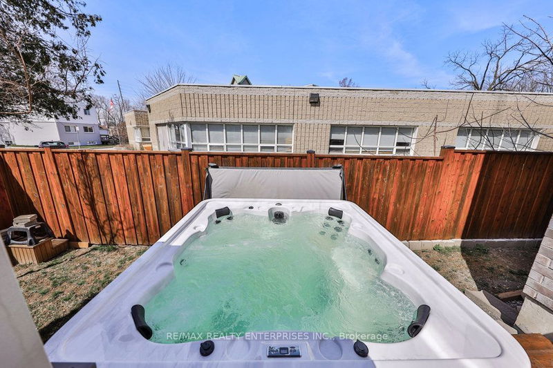 1562 Edencrest Dr  Mississauga, L5E 0A5 | Image 8