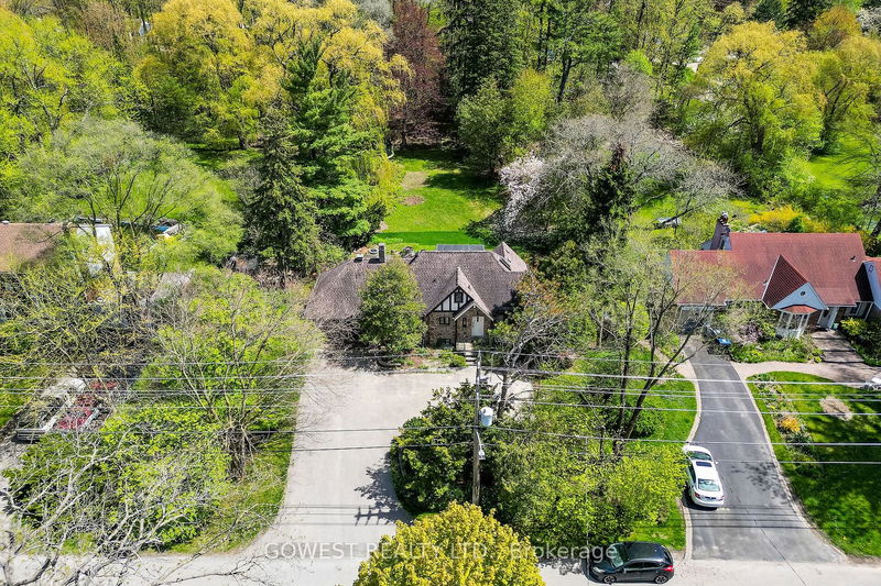 62 Pinewood Tr  Mississauga, L5G 2L1 | Image 10