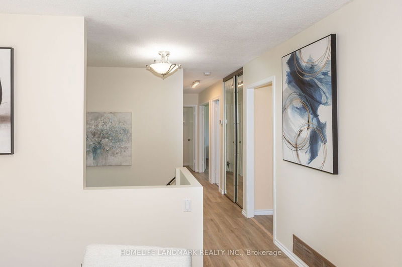 3337 Rhonda Valy  Mississauga, L5A 3G2 | Image 3