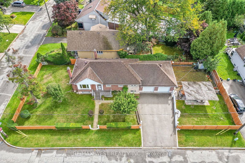 60 Parkchester Rd  Toronto, M6M 2S2 | Image 1