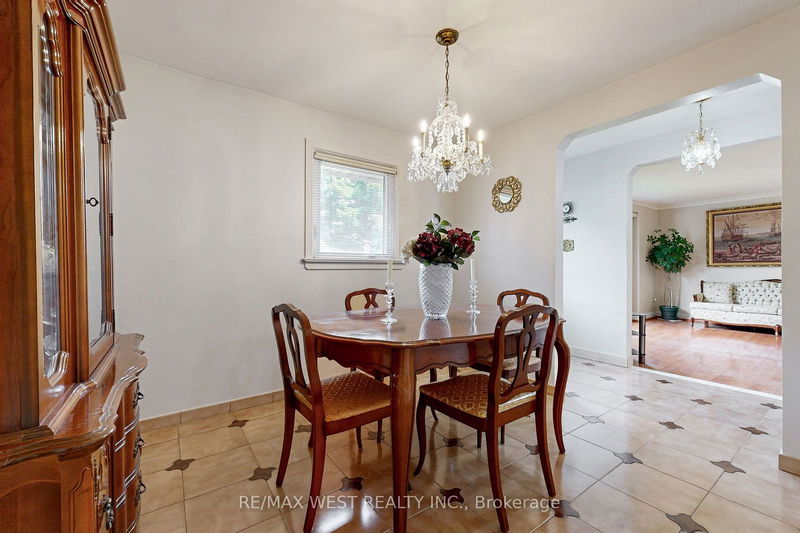 60 Parkchester Rd  Toronto, M6M 2S2 | Image 10