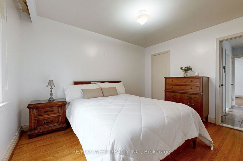 60 Parkchester Rd  Toronto, M6M 2S2 | Image 16