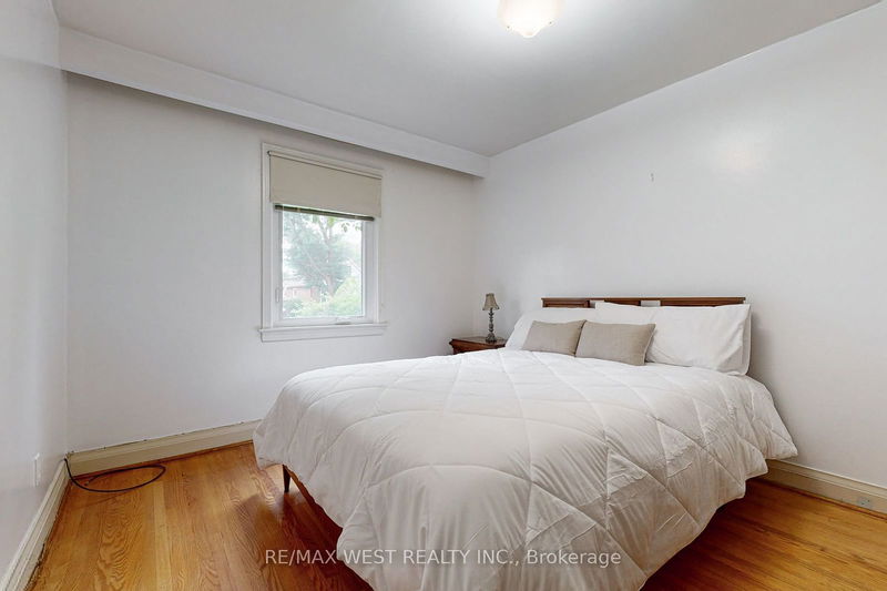 60 Parkchester Rd  Toronto, M6M 2S2 | Image 17