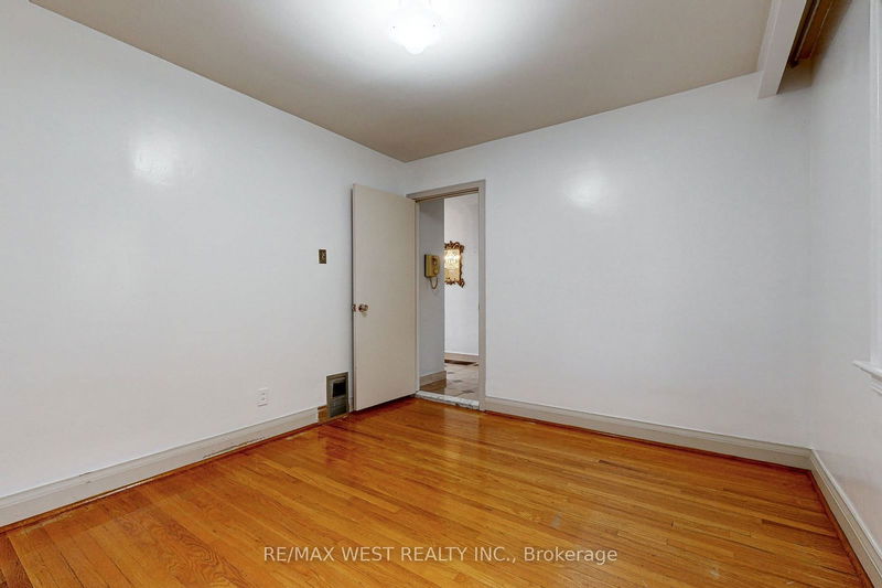 60 Parkchester Rd  Toronto, M6M 2S2 | Image 19