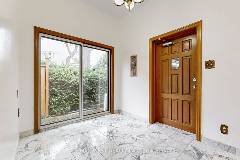 60 Parkchester Rd  Toronto, M6M 2S2 | Image 21