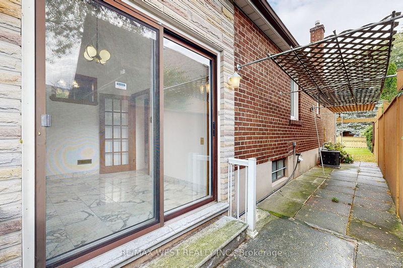 60 Parkchester Rd  Toronto, M6M 2S2 | Image 24